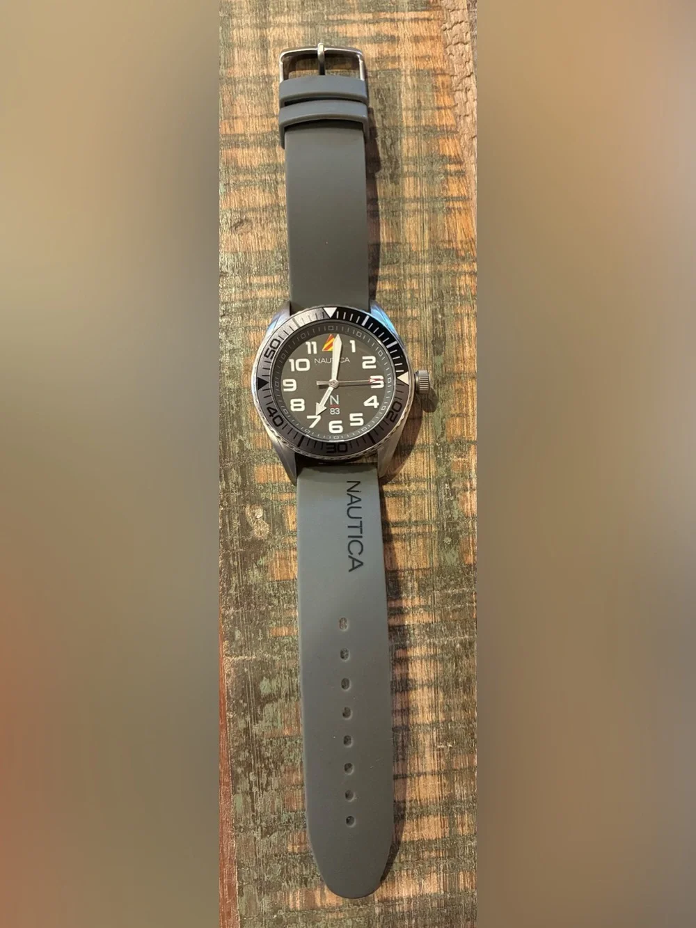 Nautica N83 NAPFWF202 Men's Gray Silicone Strap Sport Watch Like New in Box